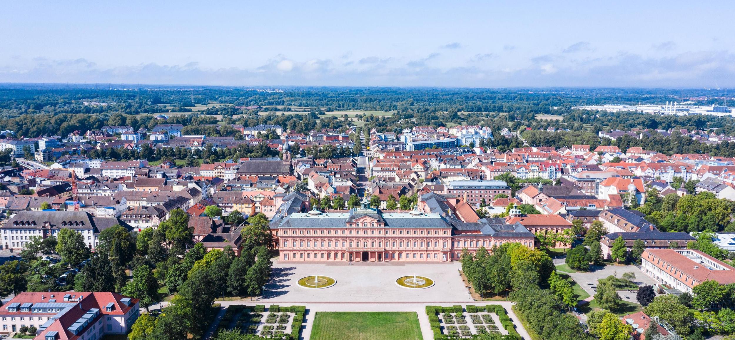 Luftaufnahme von Rastatt. Foto: Joachim Gerstner Luftaufnahme Rastatt: Schloss dahinter Innenstadt