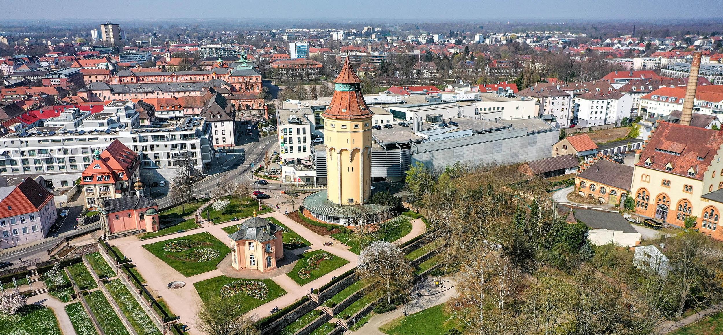 Wasserturm und Pagodenburganlage. Foto: Stadtwerke Rastatt Wasserturm und Pagodenburganlage