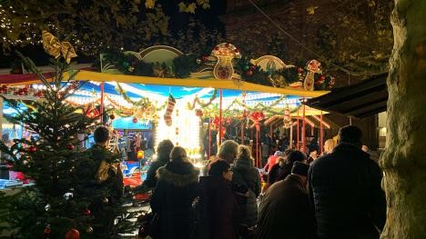 Manège pour enfants sur le marché de Noël de Rastatt