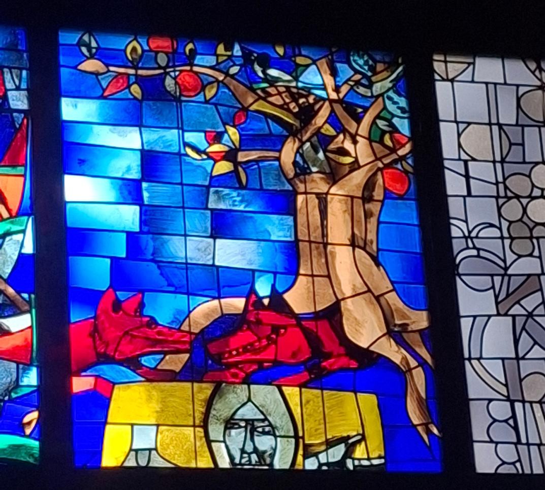 Fenster in der Zölf-Apostel-Kirche